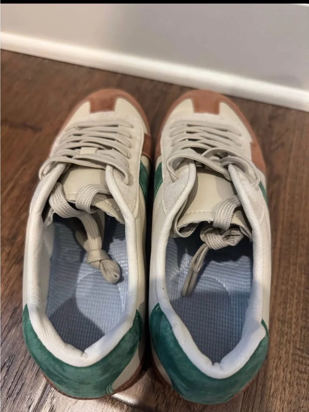 Women’s Beige & Green Low-Top Leather Sneaker